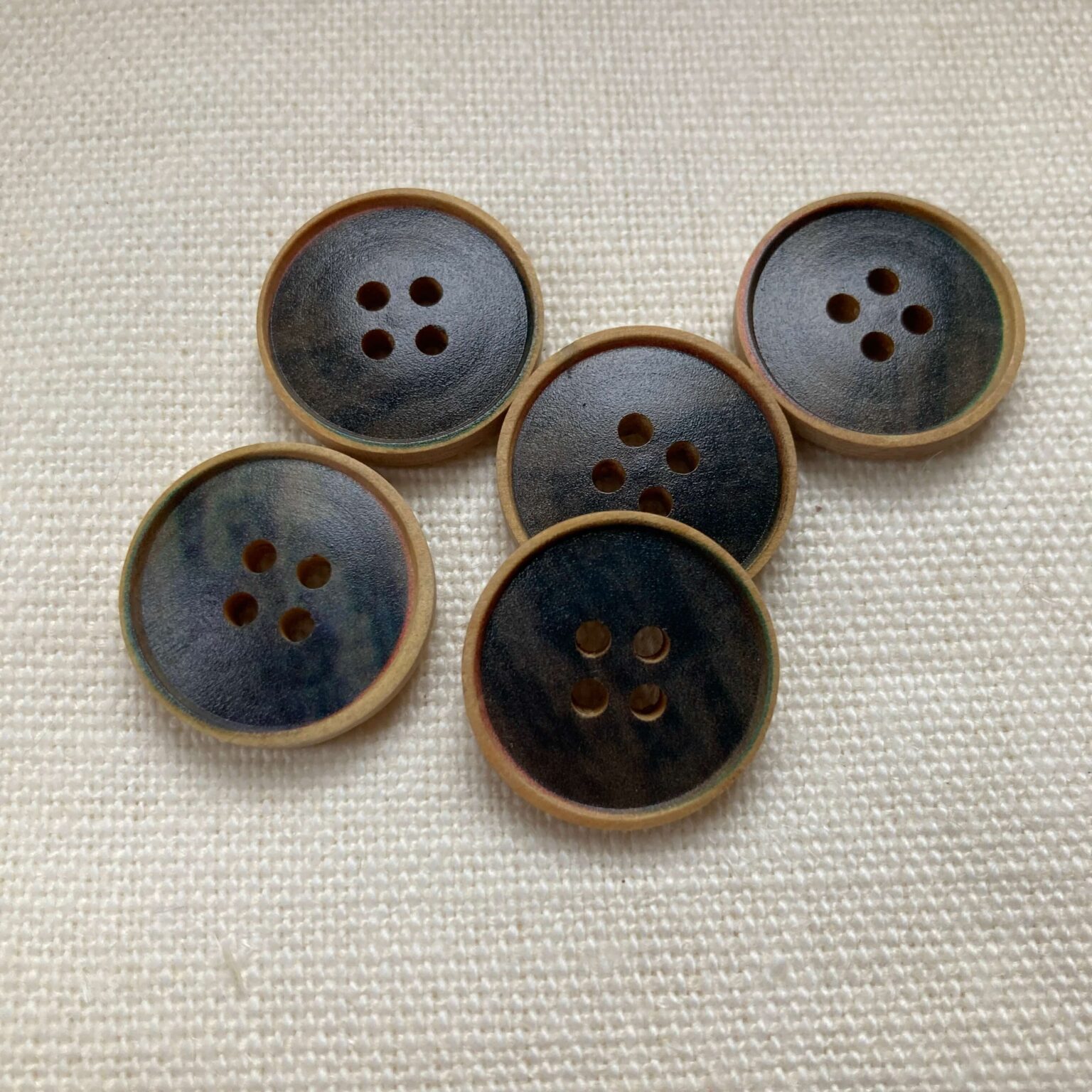 5 wood buttons streaky dark blue centre