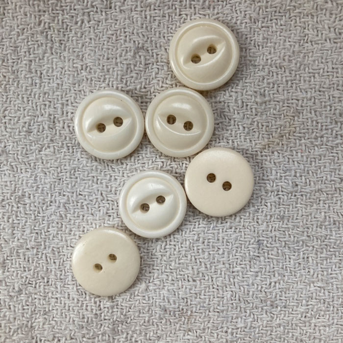 Six Natural coloured bone fish eye buttons 13mm