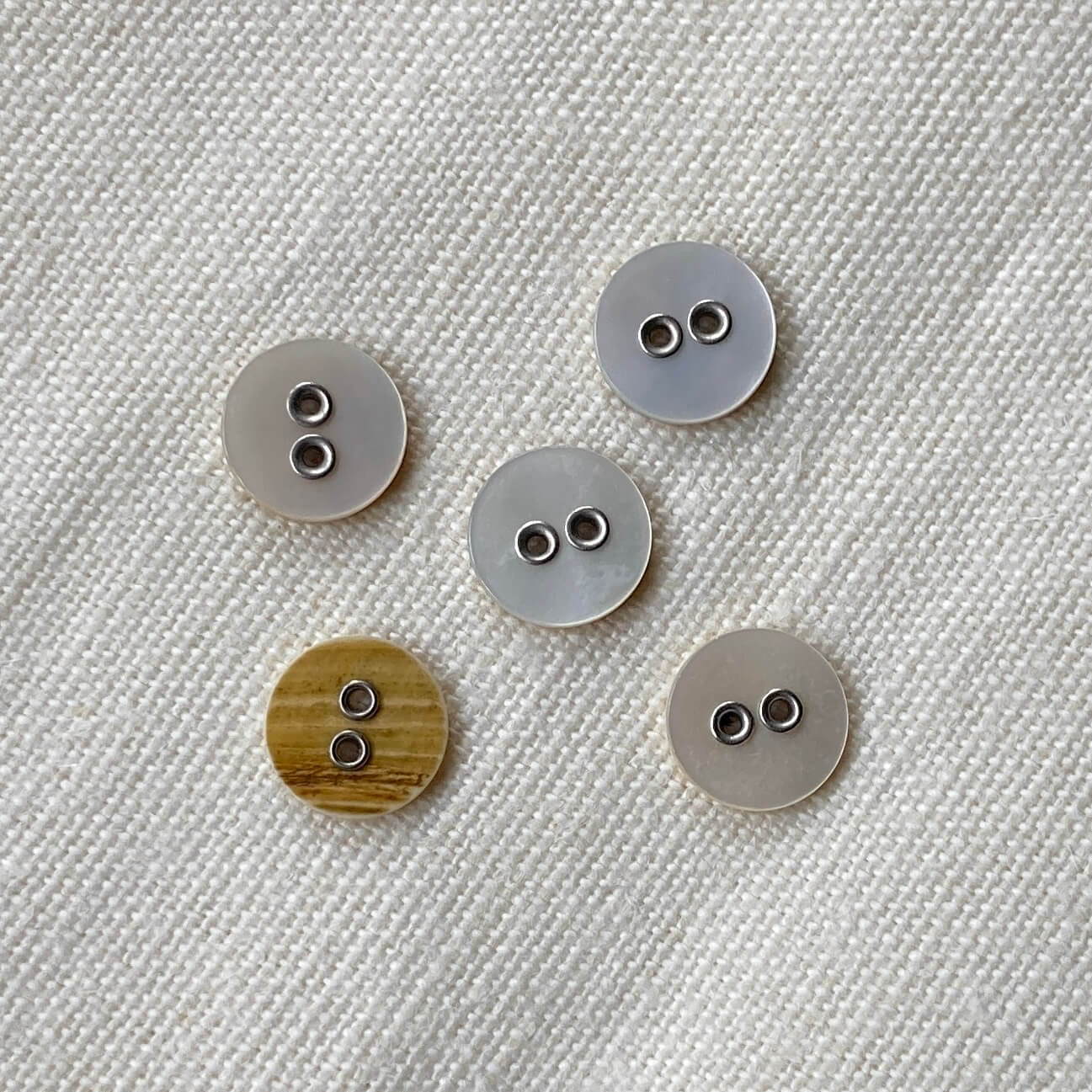 Five natural coloured shell buttons with metal holes 11mm
